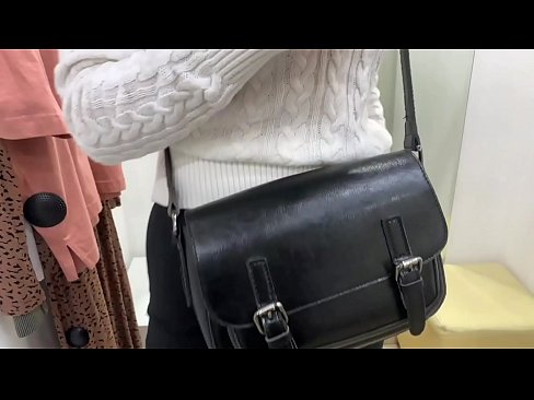 ❤️ 年輕婊子 FeralBerry 在試衣間用假陽具公開自慰 ❤ 自製色情 在我們 ️❤